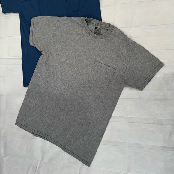 HANES bundle of 2 Men's Blue and Gray Pocket T-Shirts/size M - Picture 5 of 6